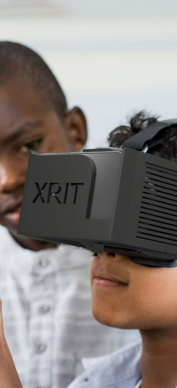 Ragazzi con il visore XRIT